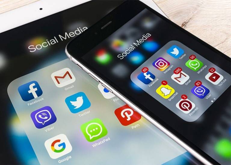 Scheduling tools you need to know: Hootsuite vs Sprout Social