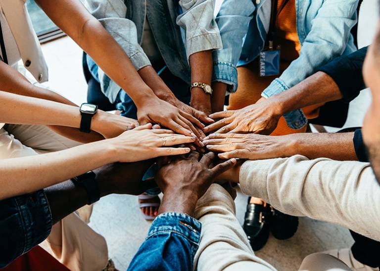 How to build an engaged online community