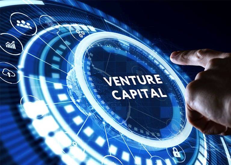 The power of the crowd when raising capital in the digital age
