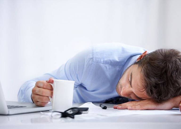 Report finds Aussie workers overworked and overwhelmed