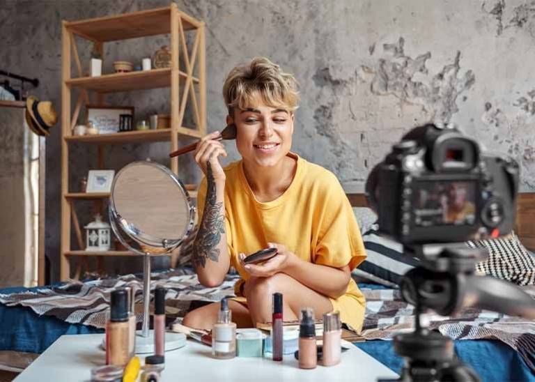 A step-by-step guide to turn your passion into an online side hustle