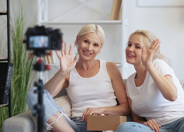 social media influencers making unboxing video