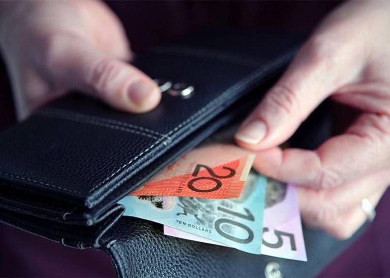 Aussies slash spending as inflation and rate rises continue to impact