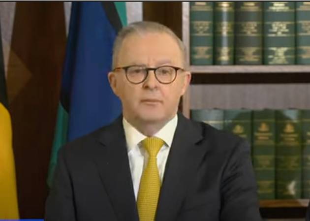 PM Anthony Albanese addresses the press on Trump's tariffs